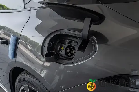 华为辅助驾驶+空气悬挂，这款中型车有豪华车的味道？-3