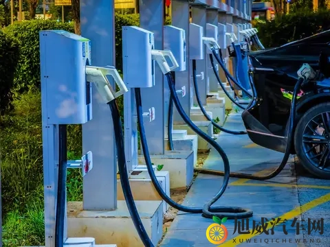 中午抢充电桩比半夜还便宜？网约车的省钱算盘教会了私家车主！-1