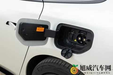 激光雷达+8295芯片，选15万级轿跑可以看看eπ007+表现如何-2