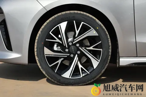 燃油车的新选择！试驾第三代领克03：10万出头，全能家轿怎么选？-1