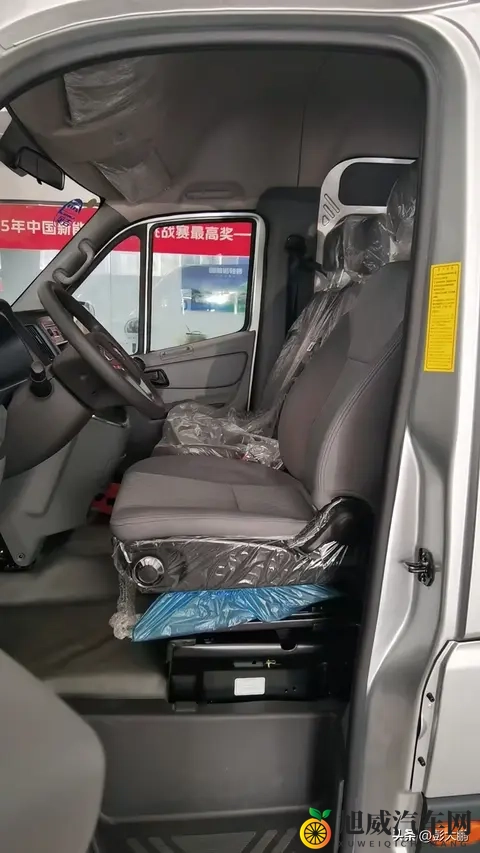 25T+后双胎，7人座，大空间，小型客车-3