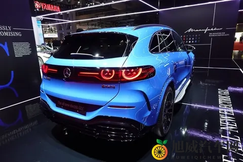 奔驰全新GLC纯电版实车实拍，这前脸确实很老钱-2