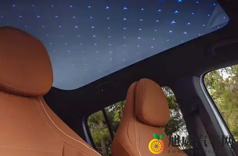 CLA同款内饰，12月8日首发，全新GLB内饰官图发布-1