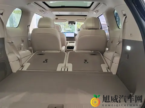 智己LS9实体店看车体验——不愧是上汽旗舰-1