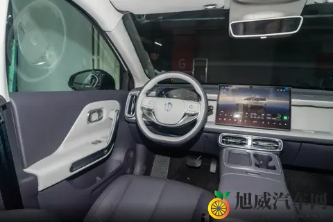 家用纯电轿车怎么选？10万预算试驾零跑B01，说说我的真实感受！-1