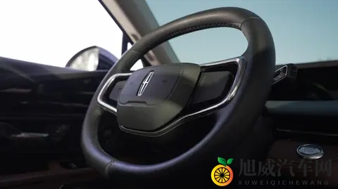 xb567 cc：汽车新宠：高性能外观与舒适体验并存-3