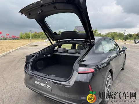 长安启源A06售1099万起,对比阿尔法S5除激光雷达还有优势吗?-2