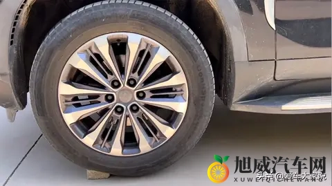 四块砖头困车：前驱车没有能通过的，这是什么原理？-2