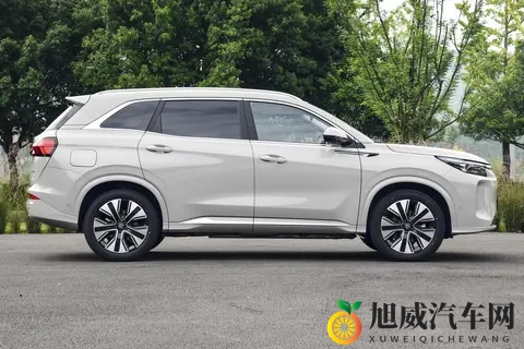 第三代蓝电 E5 PLUS预售1198 万起！四驱+大空间+续航 230km-1