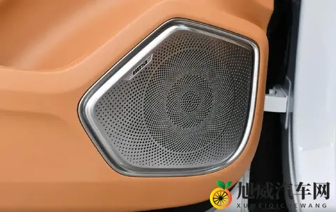 领克09探索版上市，配L2辅助驾驶和全时四驱，限时1988万起-3