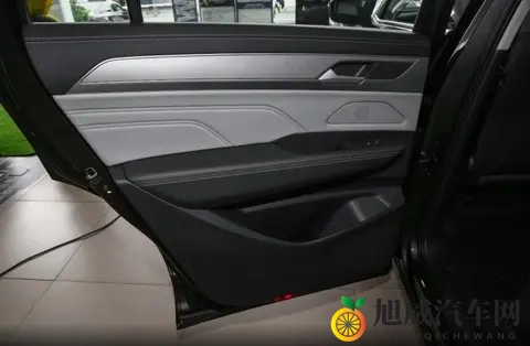 合资大五座SUV直降5万，后排空间比肩商务车，大众揽巡选购指南-2