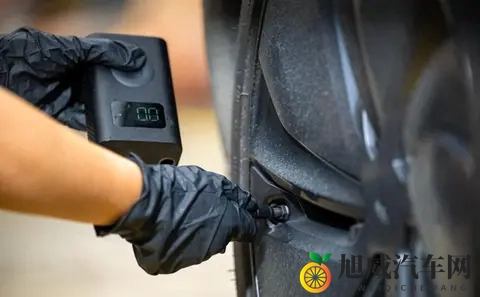 轮胎店全打25bar标？修理工私下说的秘密？旧车胎压隐患多。-3