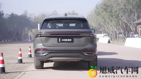 男生把困到女生困里视频:男生误入女生私密空间,意外录制视频-1