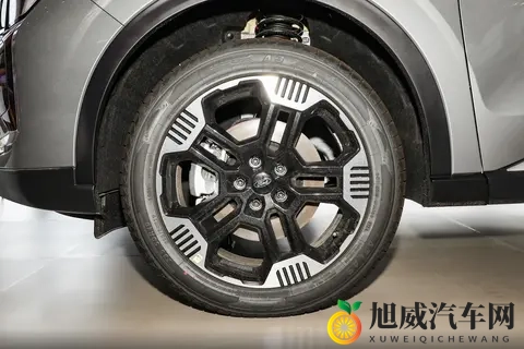 988万元起售,全系均搭载15T+7DCT,2025款领睿该怎么选?-3