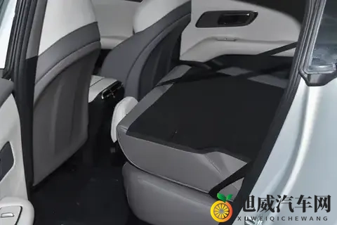 实拍深蓝L06，运动外观+宽敞空间，科技配置拉满，值得一看-3