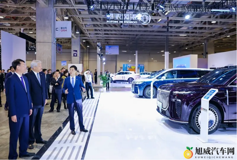 最霸气华系SUV岚图泰山亮相澳门车展 开启全球化新篇章-1