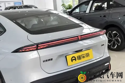 实拍深蓝L06，运动外观+宽敞空间，科技配置拉满，值得一看-2