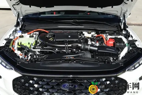 试驾完全新福特蒙迪欧，闺蜜决定放弃电车，选择插混动力-3