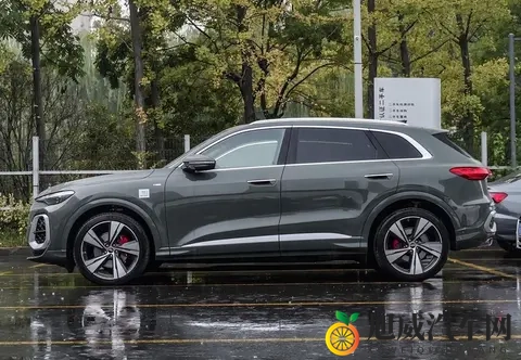 奥迪Q5L这次改得不得了，华为智驾和灯厂新把戏都来了-3