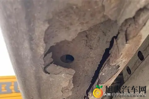 别等底盘锈穿才后悔！3种情况必须喷护甲，避坑技巧直接抄作业-2