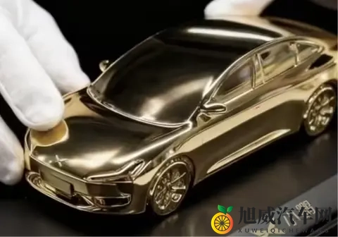 小鹏商城发售 Mona M03 24K 镀金车模-1