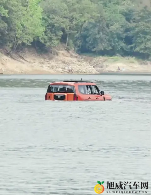 30 万级能渡水的方盒子！奇瑞新SUV 空悬+四驱，馈电油耗 795L-3