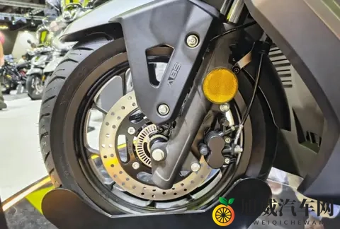 无极龙骨式踏板SR125 GTS米兰展亮相，水冷四气门+满配+十足战斗感-3