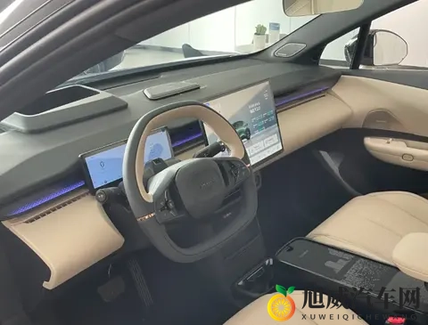 街头惊现银色领克Z20，是官方新动作还是车主创意改装？-1