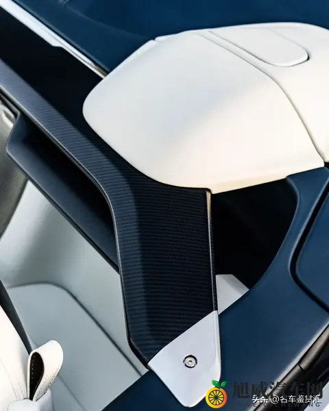 阿斯顿·马丁打造了两台游艇风格的Vanquish-3