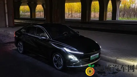 五菱星光EV 610km智能旗舰型：12万级纯电闭眼入-3