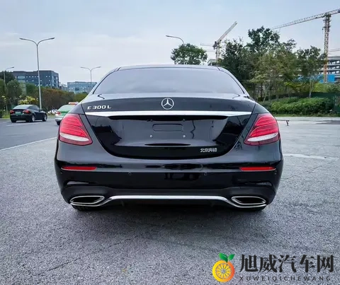 20万拿下行政座驾！二手奔驰E300L，体验豪华舒适-1