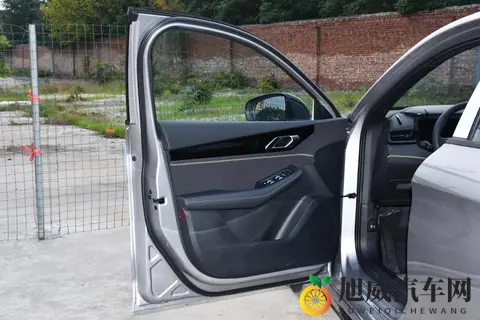 10万级燃油车新选择:深度体验第三代领克03-3