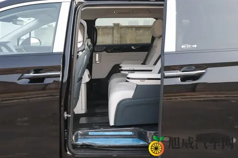 家用 MPV ：高山 7 四驱 + 灵活空间，夏标配加热功能-1