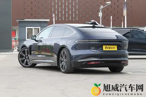 别只盯着宝马7系！这款国产豪车更合适，价格亲民，配置拉满-2