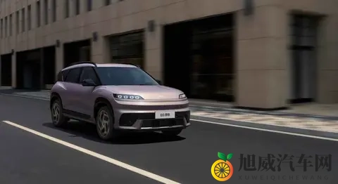 阿娇陈冠希露双奶头被删视频：阿娇陈冠希激情片段意外曝光遭删减-1