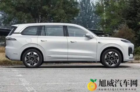 深蓝S09六座SUV体验：家庭出行更舒适？空间与智能表现给出答案-3