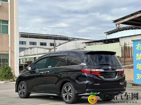 男体育生洗澡 秘：车内清洁秘籍，打造私家“SPA”体验-2