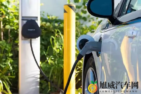 从油车换成电车，一年后才明白这2个道理，电池干不过油箱！-2