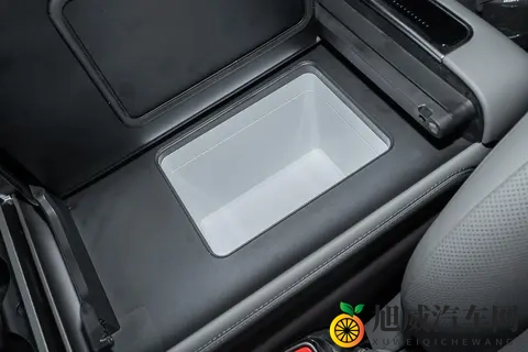 腾势 N8L：贴合家庭需求的大六座 SUV-3