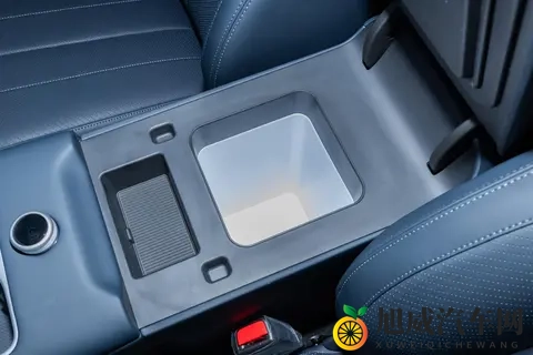 比亚迪新车“火”了？可选装无人机+超长续航，方程豹钛7真香-3