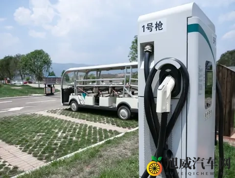 2025买车别乱选!电车3大坑戳破“省钱神话”,油车反而更香了?-3