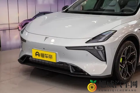 别急着订小鹏M03！这车全系激光雷达+3nm芯片，入门即满配-3