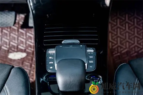 10万出头，圆你奔驰梦！20款A200L香槟色轿跑，一手车况！-3