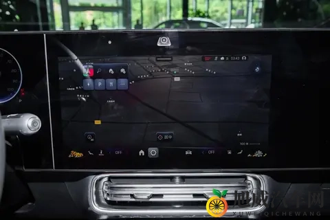 奔驰新款家轿上市,6秒级加速,全系800V快充,配2挡变速箱-2