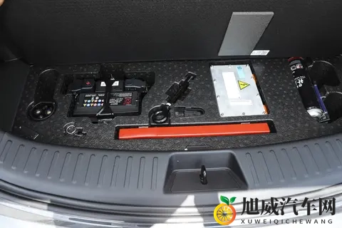 第三代蓝电 E5 PLUS开启预售：230km 续航 + 四驱，家庭出行痛点全解决-1