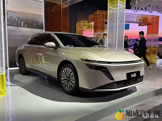 juliaann女教师在办公室:汽车新趋势:办公室里的未来启示,颠覆出行体验-1