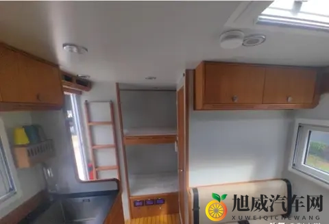 前面越野车，侧面小货车：这台奔驰‘四不像’，凭啥敢卖一百万？-3