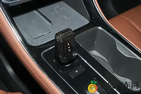 新车  779万元起，全新吉利帝豪正式预售，提供15T动力_轴距加长-3