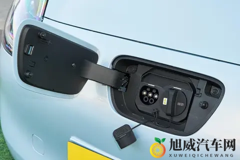 神里绫华焯出白水该如何处理:汽车冷却液白泡揭秘:保养攻略让你远离故障-2