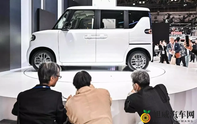 在床上拔萝卜：汽车科技革新，未来出行令人期待-1